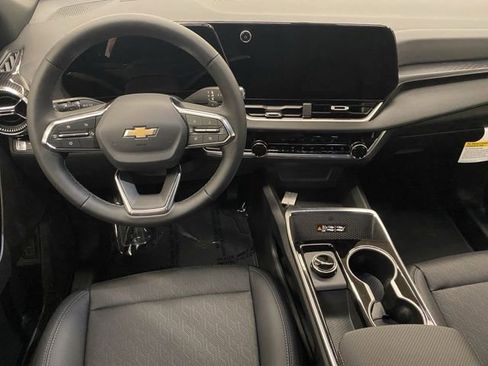 New 2026 Chevrolet Equinox LT w/ Convenience Package II AWD/4WD image 17