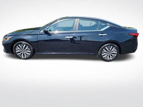 Used 2024 Nissan Altima 2.5 SV FWD image 2