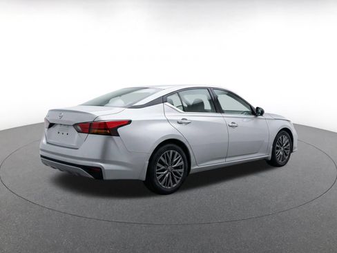 Used 2025 Nissan Altima 2.5 SV FWD image 9