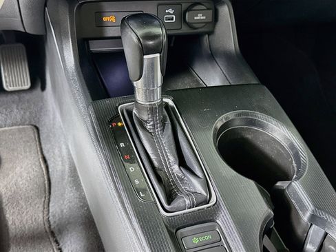 Certified 2022 Honda Civic EX image 19