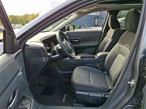 New 2026 Nissan Kicks SV w/ SV Premium Package image 5