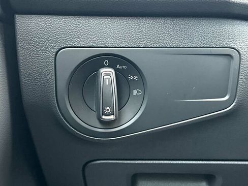 Used 2022 Volkswagen Tiguan SE R-Line image 32