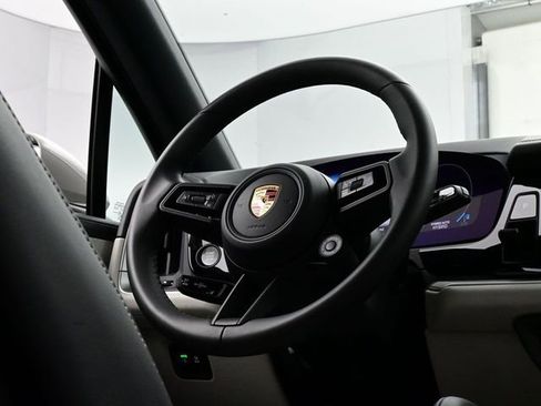 Certified 2025 Porsche Cayenne S AWD/4WD image 21