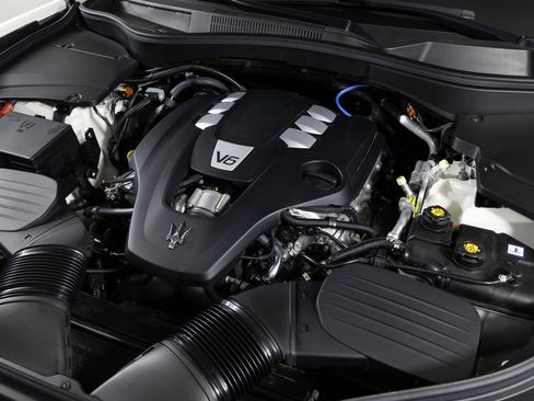 Used 2023 Maserati Levante GT image 9