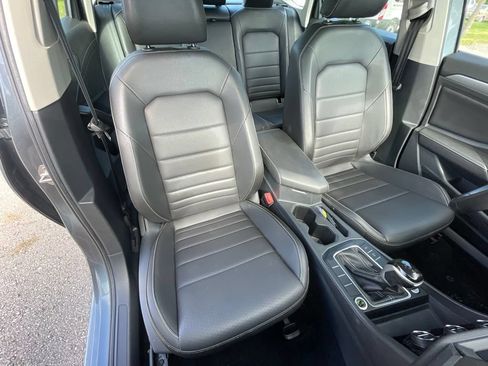 Used 2024 Volkswagen Jetta SE FWD image 10