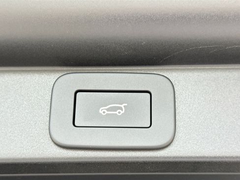 New 2026 Land Rover Range Rover Long Wheelbase SE AWD/4WD image 13