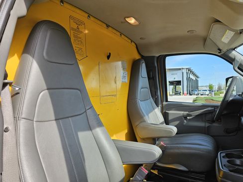 Used 2018 GMC Savana 3500 Extended w/ Driver Convenience Package RWD image 22