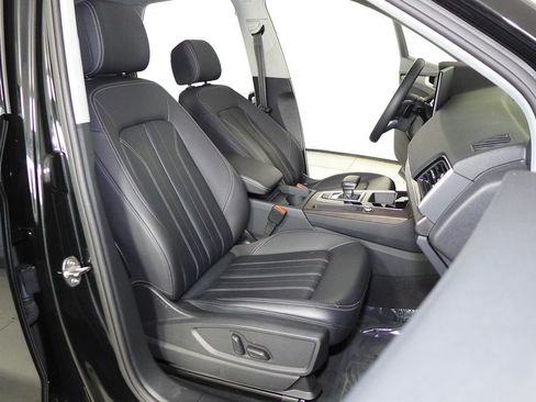 Used 2023 Audi Q5 2.0T Premium w/ Convenience Package image 19