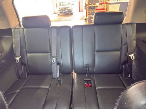 Used 2010 GMC Yukon Denali AWD/4WD image 31