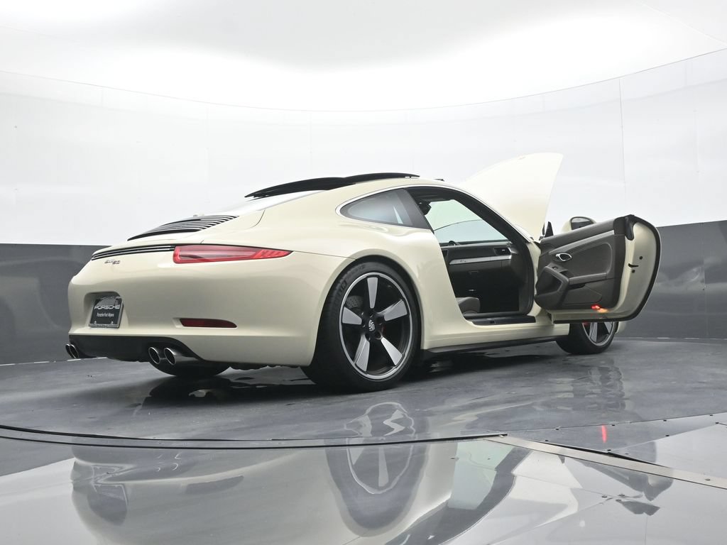 Certified 2014 Porsche 911 50th Anniversary Edition RWD image 23