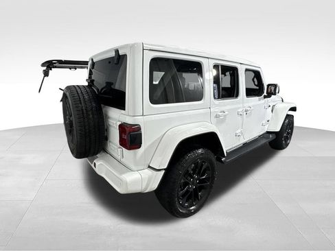 Used 2022 Jeep Wrangler Unlimited Sahara AWD/4WD image 10