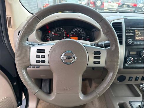 Used 2013 Nissan Frontier SV w/ SV Value Truck Pkg RWD image 15