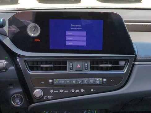 Used 2025 Lexus ES 350 w/ Premium Package image 16