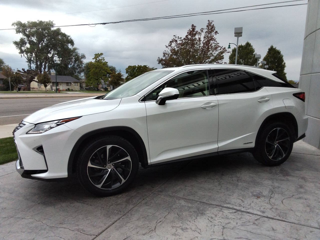 Used 2016 Lexus RX 450h AWD w/ Luxury Package image 4