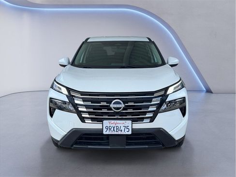 Used 2024 Nissan Rogue SV AWD/4WD image 2