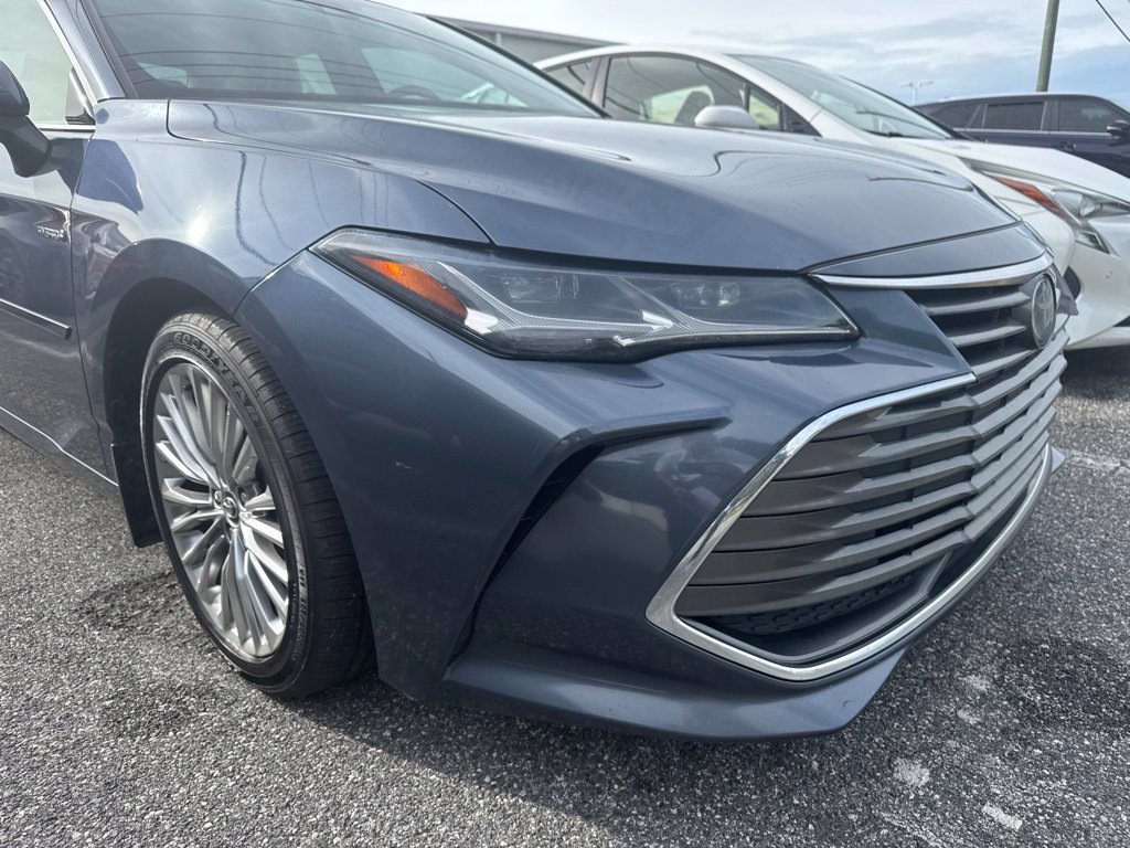 Used 2019 Toyota Avalon Limited FWD image 2