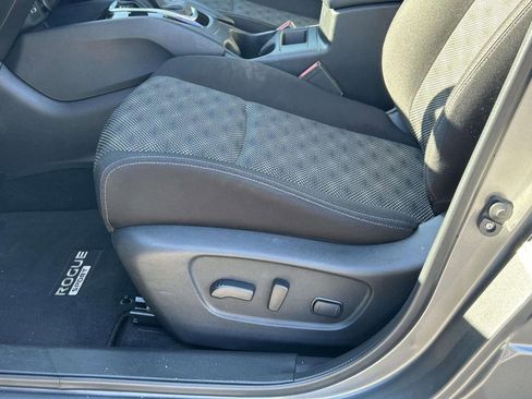 Used 2020 Nissan Rogue Sport SV image 16