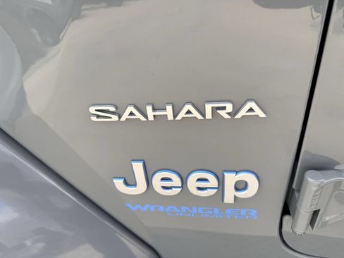 Used 2021 Jeep Wrangler Unlimited Sahara AWD/4WD image 13