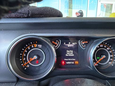 Used 2020 Jeep Gladiator Sport w/ Quick Order Package 24S AWD/4WD image 9