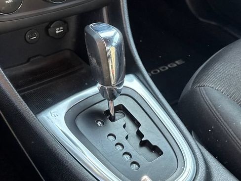 Used 2013 Dodge Avenger SE FWD image 14
