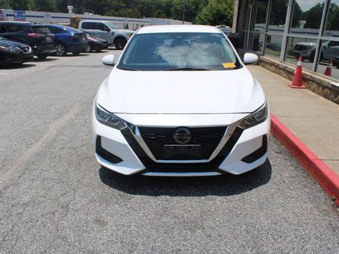 Used 2020 Nissan Sentra SV FWD image 2