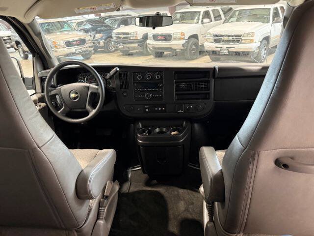Used 2017 Chevrolet Express 3500 LT w/ LT Preferred Equipment Group RWD image 16