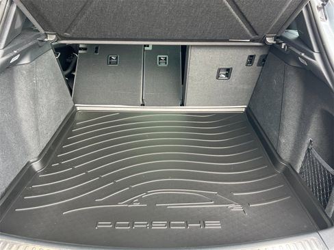 Used 2025 Porsche Macan image 17