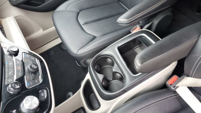Used 2024 Chrysler Pacifica Touring-L FWD image 19