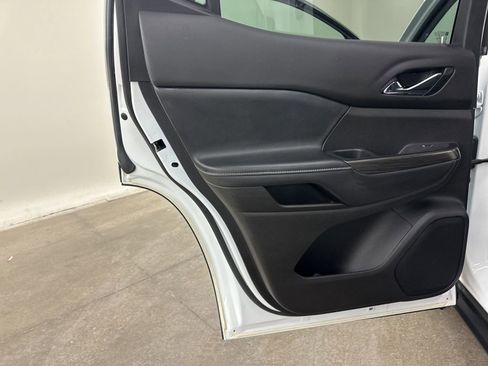 Used 2021 GMC Acadia SLT w/ Preferred Package image 30