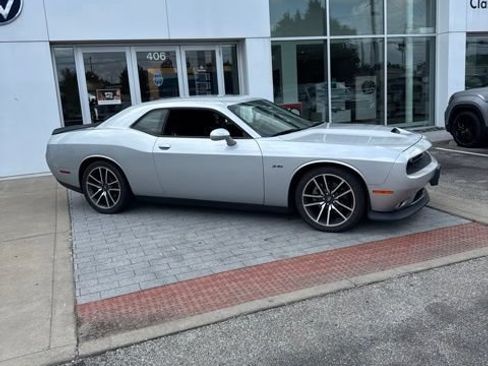 Used 2023 Dodge Challenger R/T RWD image 3