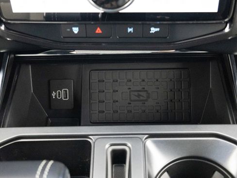 New 2025 Ford F150 Lightning Platinum image 37