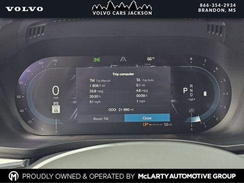 Used 2022 Volvo XC60 B5 R-Design image 12