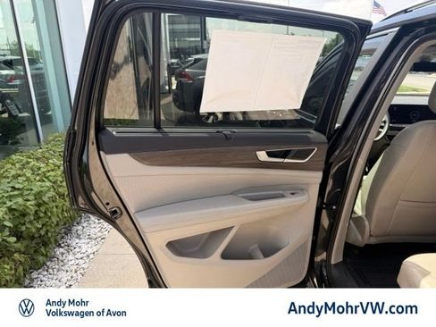 Used 2024 Volkswagen Atlas SEL AWD/4WD image 24