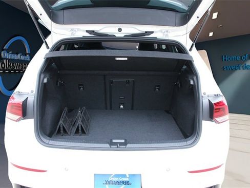 Used 2024 Volkswagen Golf R image 41