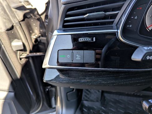 Used 2019 Audi Q8 Premium image 15