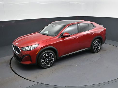 Certified 2024 BMW X2 xDrive28i AWD/4WD image 1