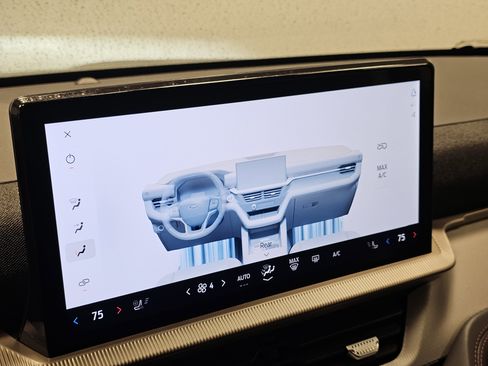 Used 2025 Ford Explorer Active w/ Active Comfort Package image 27