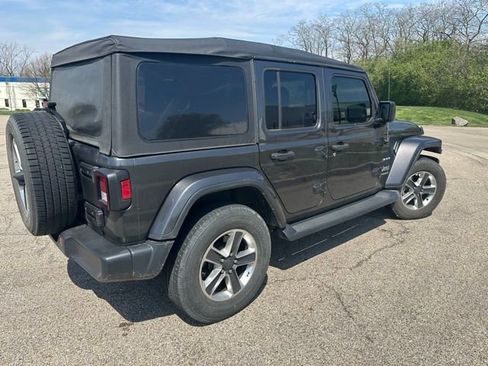 Used 2019 Jeep Wrangler Unlimited Sahara image 3