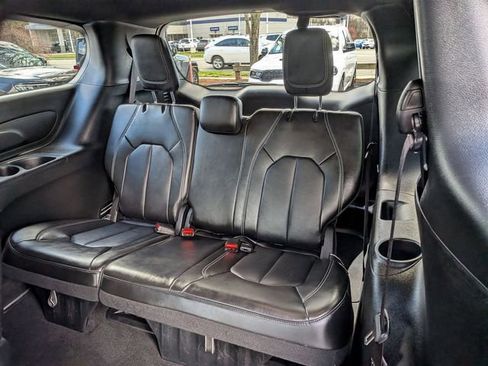 Used 2025 Chrysler Pacifica Select FWD image 13
