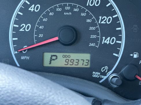 Used 2010 Toyota Corolla LE image 24