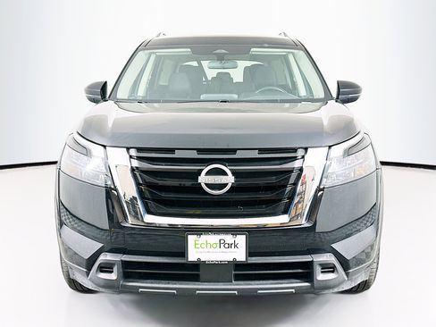Used 2024 Nissan Pathfinder SV image 2