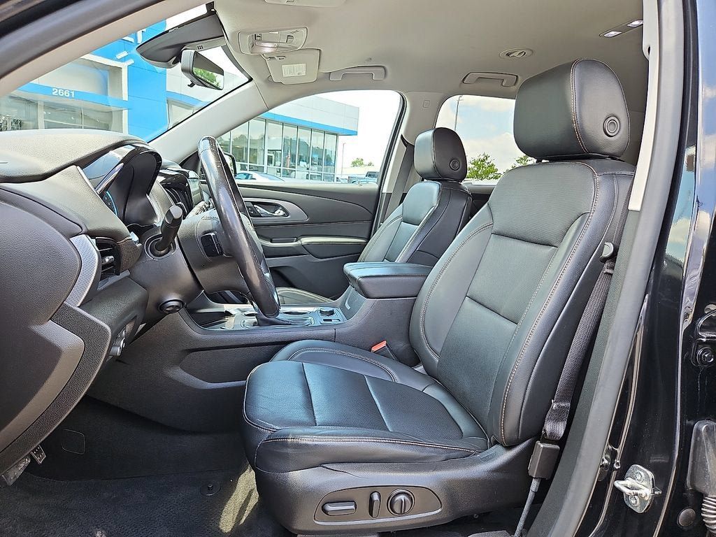 Certified 2019 Chevrolet Traverse Premier w/ LPO, Blackout Package FWD image 14