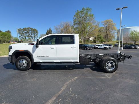 New 2026 GMC Sierra 3500 SLE w/ SLE Convenience Package AWD/4WD image 8