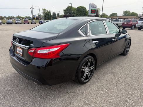 Used 2017 Nissan Altima 2.5 SL w/ Moonroof Package FWD image 5