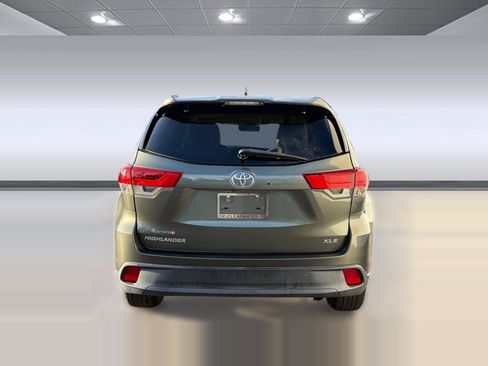 Used 2019 Toyota Highlander XLE FWD image 10