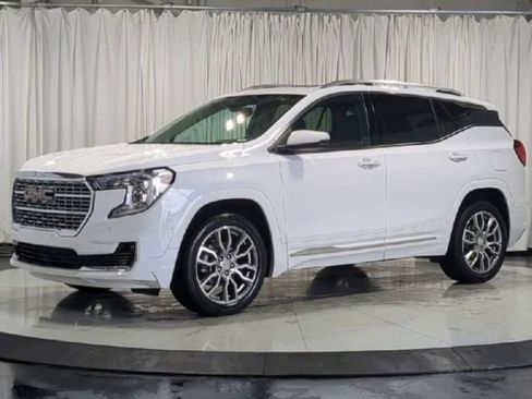 Used 2023 GMC Terrain Denali w/ Denali Premium Package AWD/4WD image 5