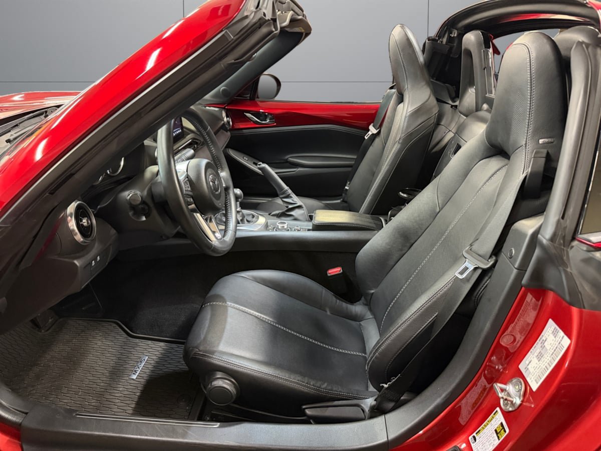 Used 2022 MAZDA MX-5 Miata RF Grand Touring w/ Weather Package RWD image 10