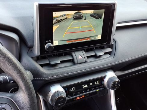 Used 2025 Toyota RAV4 XLE AWD/4WD image 6
