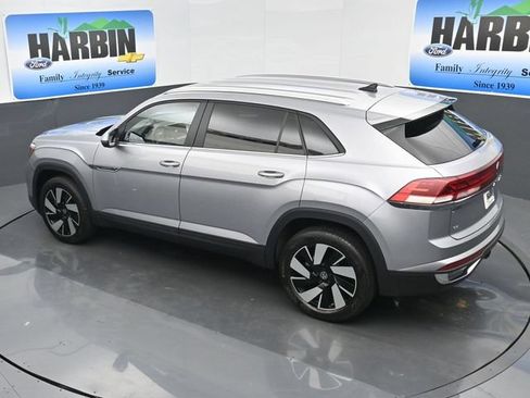 Used 2024 Volkswagen Atlas Cross Sport SE FWD image 25