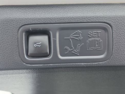 Used 2023 Ford Expedition Limited image 12